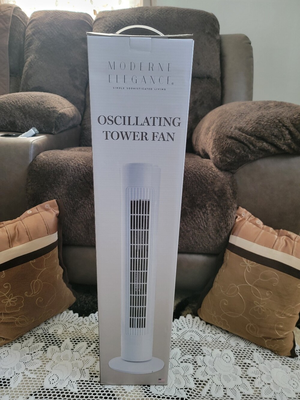 Moderne Oscillating Tall Tower Fan White